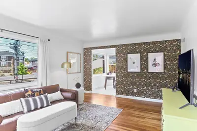 Image de Adorable stylish two-bedroom, one-bathroom apartment walkable to so much!