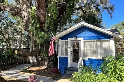 Image de Oaktree Cottage in Mount Dora Historic District