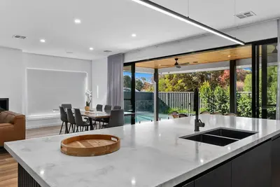 Image de Savannah close to the Black Bull Golf Course. Perfect for golf groups and families.