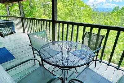 Image de •Bearadise Found• Mtn Views & 10 minutes from Pigeon Forge Parkway