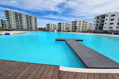 Marino Luxury: Luxe 2br, Crystal Lagoon view, resort amenities. Book now! \"