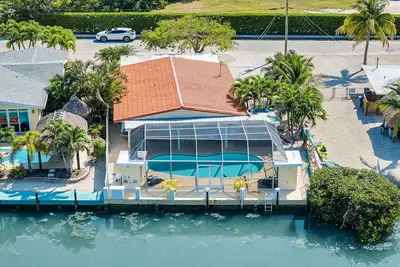 Image de Just Beachy! Private Pool, Dockage, Short Walk to Sombrero Beach