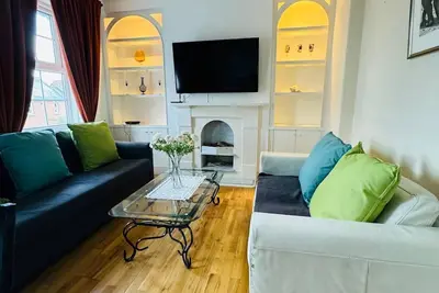 Image de 3 bed West Norwood apartment