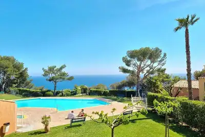 Image de Appartement vue mer, tout confort, dans résidence avec piscine, tennis, boulodrome. . .