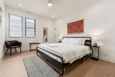 Image de Luxury Escape 4br 3 bath Oasis in Historic Old Town