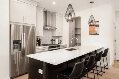 Image de Modern Luxury 4br/3. 5ba Oasis in Historic Old Town East Pd