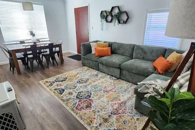 Image de Brand New~Beaches~Marina~Walkable~Great Location