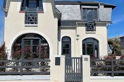 Image de Villa 1930 idéalement située à 200 m de la baie et du centre