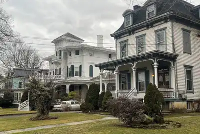 Image de 2 Br Victorian Apt 2 etages av cuisine complete 2 salles de bain et buanderie