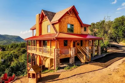 Image de Ult. Escape: 4 Pvt Bdrm/5ba-Views-Firepit-Theater