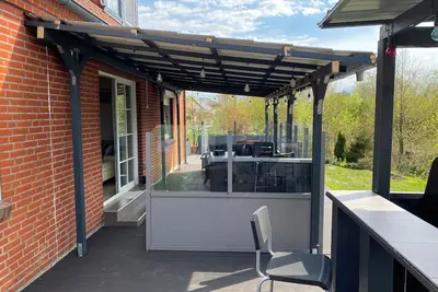 Image de Gr. Ferienwohnung für 6 mit Umliegender Überdachter Terrasse