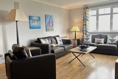 Image de Ground floor 2-bedroom spacious apartment overlooking the famous James Braid Brora Golf Course.