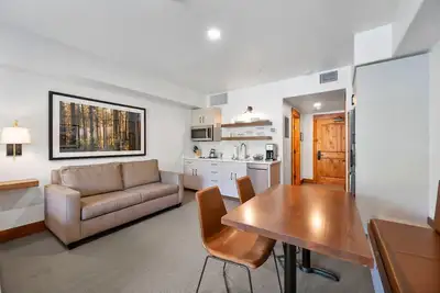 Image de Peacefull Studio  With Fireplace and Jet Tub