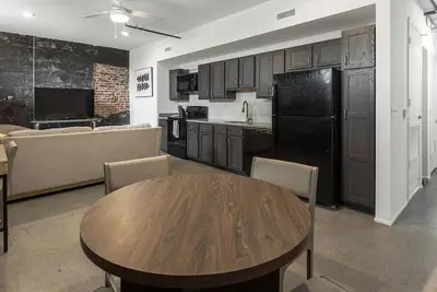 Image de Landing | Chic 2bd, Gym, Courtyard