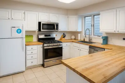 Private & Quiet 3br Oceanfront-Large Open Concept Living Area