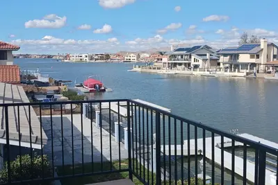 Image de Beautiful lake house in private community.