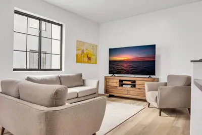 Image de New! King Bed, Rooftop City View, Garage, 3 Story