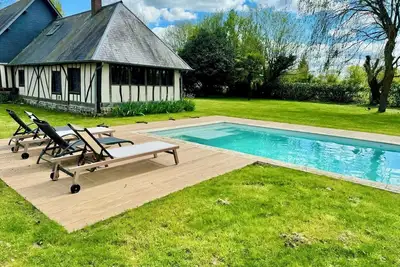 Image de Maison de Campagne Avec Piscine et Terrain de Sport