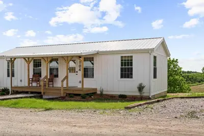 Image de Lodge 104 at Eden Reserve—Safari Cabin Near Ark