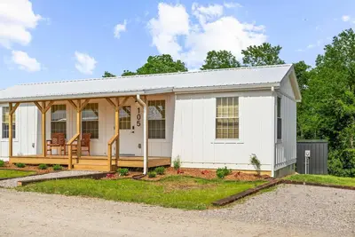 Image de Lodge 105 at Eden Reserve—Safari Cabin Near Ark