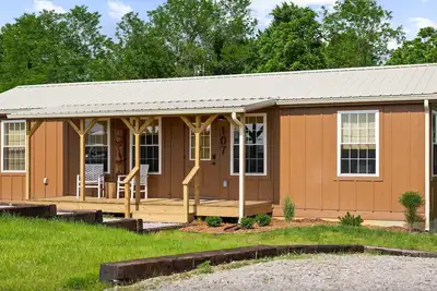 Image de Lodge 107 at Eden Reserve—Safari Cabin Near Ark