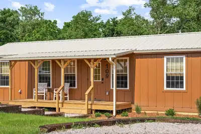 Image de Lodge 109 at Eden Reserve—Safari Cabin Near Ark