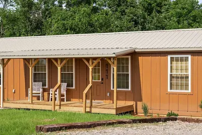 Image de Lodge 111 at Eden Reserve—Safari Cabin Near Ark