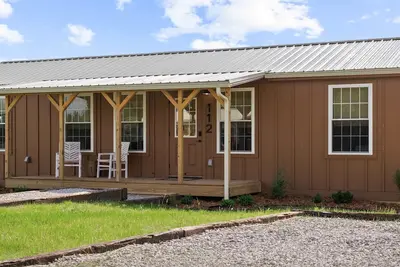 Image de Lodge 112 at Eden Reserve—Safari Cabin Near Ark
