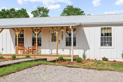 Image de Lodge 127 at Eden Reserve—Safari Cabin Near Ark