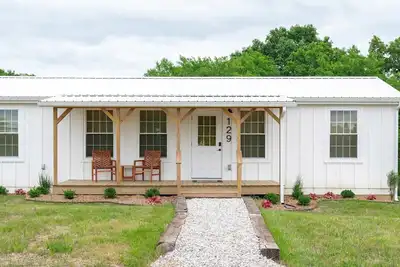 Image de Lodge 129 at Eden Reserve—Safari Cabin Near Ark