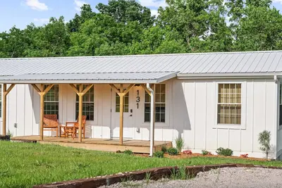 Image de Lodge 131 at Eden Reserve—Safari Cabin Near Ark