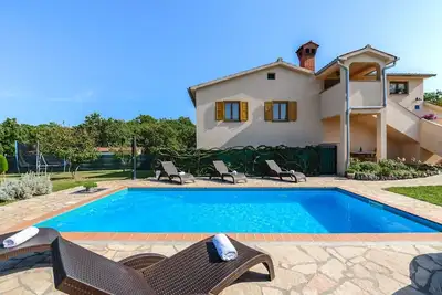 Image de App Sadina with Private Pool and Garden