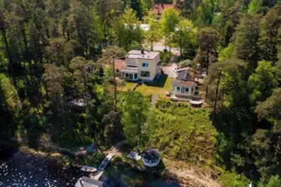 Image de House with fantastic view and direct access to the lake and boat.