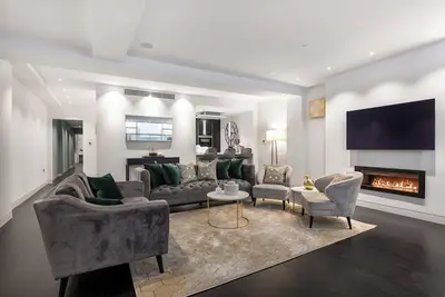 Image de The May Fair Residence Super King Vip / Air Con
