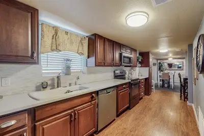 Image de Industrial Calcutta, 4bd, 2 ba, gated parking