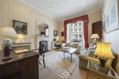 Image de Exceptional 2 bed ground floor Pimlico apartment