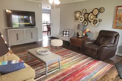 Image de Polly'S Paradise. . . \nClose to caves and lakes. \nLuxurious, clean, beautiful! \n\n\n\n