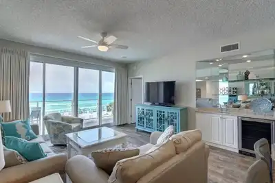 Image de Gulf-view retreat, updated, balcony, spring & summer ready