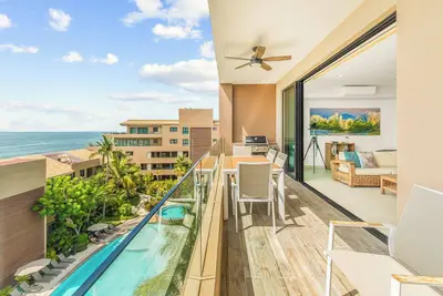 Image de Ballenas - San Pancho Penthouse: Luxurious Beachfront Condo