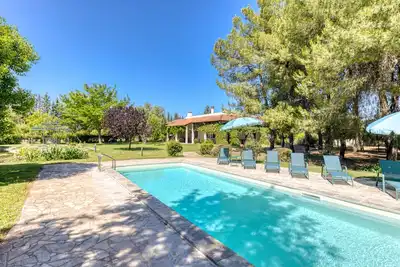 Image de Superbe demeure de campagne, immense piscine &parc