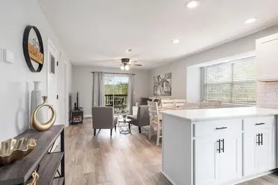 Image de Walk in/Lake front condo located on Indian Point 1 mile from Silver Dollar City!