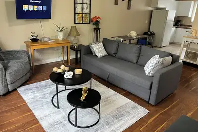 Image de Modern and Sleek place centrally located in Charlottetown. Sleeps 5 by Casino