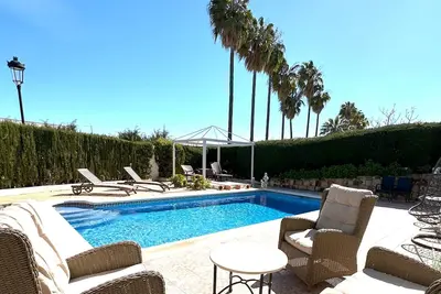 villa avec piscine privée a duquesa