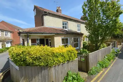 Image de A lovely 3-storey period cottage located in the heart of the Georgian market town of Holt.