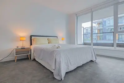 Image de (Monthly 40% Off) Modern High-Rise 2 Bedroom Condo with Stunning City Views