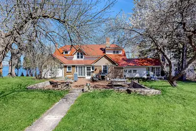 Image de Green Lake Getaway with Rust | private piers, grill, & patios