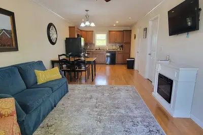 Image de Walking Distance to Temple and Downtown Nauvoo! Family Size Apt. W/ Full Kitchen