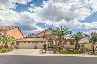Image de Tranquil Henderson Retreat with Pool & Spa!