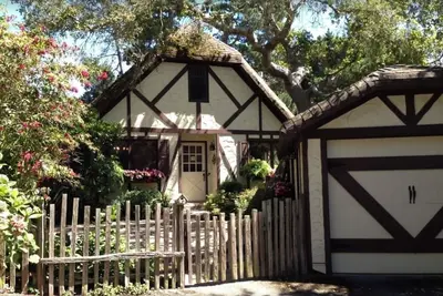 Image de Carmel charmer! ! Short, 10 min. walk to town center. Close to trail to Mission.