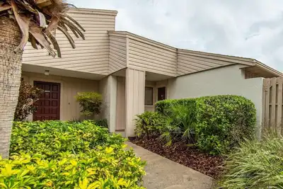 Image de TimeOut 2! Spacious 2 bed/2bath condo, Sleeps 6, Pool!